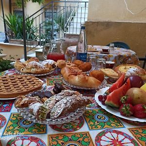 B&B Il Melograno Antico con Terrazza e Giardino